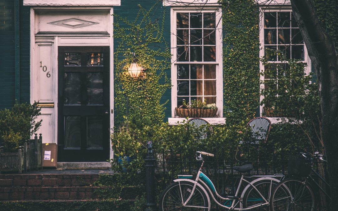 Une maison écologique ? Impact sur l&rsquo;environnement, idées et formations pour aller plus loin